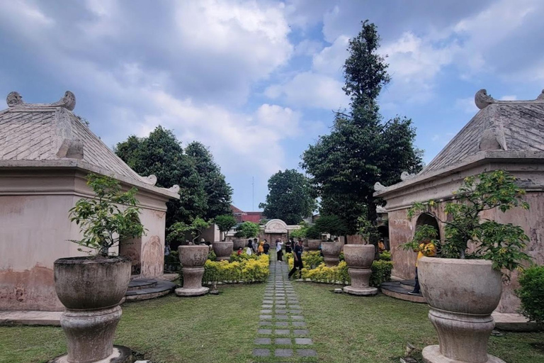 Yogyakarta Private Tour Prambanan Temple and Sultan Palace