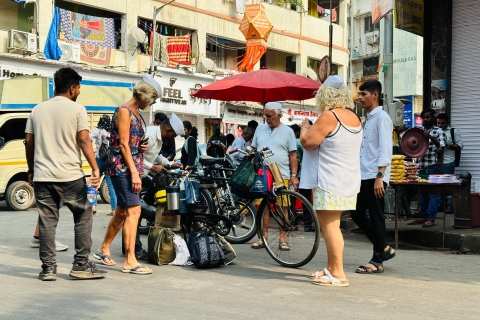 Bombay: Visita de medio día a los Dabbawalas, Dhobhighat y el barrio marginal de Dharavi