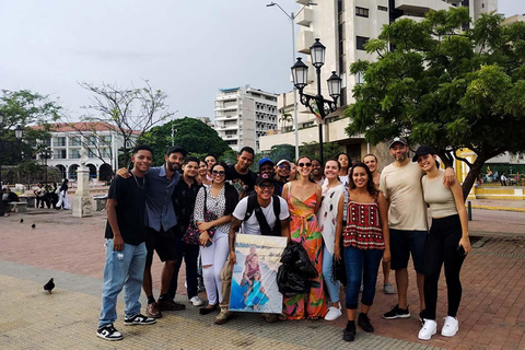 Cartagena: Tour guidato a piedi con museo e chiese