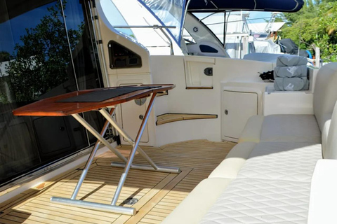 Cancún: Prywatny jacht Azimut 47 Fly - 6 godzin na Isla MujeresCancún: Prywatny jacht Azimut 47 Fly – 6 godzin na wyspę Isla Mujeres