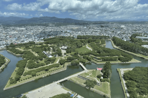 Sapporo: Private 2-Day Lake Toya & Hakodate Tour with Hotel