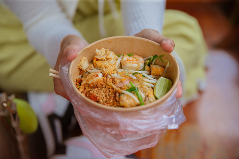 Bangkok: Floating Market & Train Tour with Michelin & Pickup