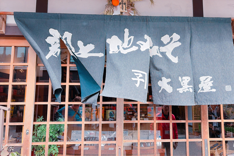 Gujo Hachiman Day Trip: Mountain Castle & Traditional Town The popular Gujyo town tour