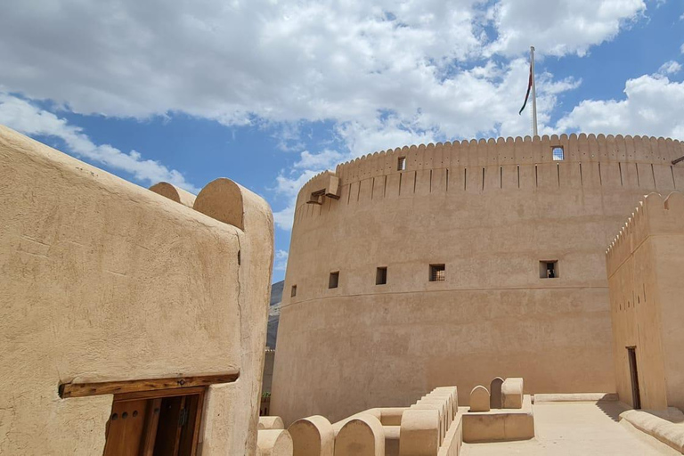 Muscat: Nizwa & Birkat Al Mouz Private Full Day Tour