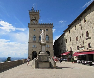 San Marino: Entdecke das alte Land mit Transfer