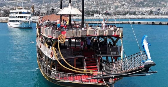 Alanya: Pirate Boat Tour of Superlatives for All Ages