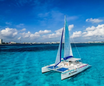 Isla Mujeres: Catamaran Tour with Open Bar & Optional Lunch