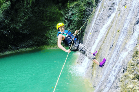 Tour di discesa in corda doppia della cascata Hongo Mágico