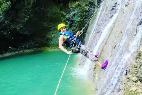 Hongo Mágico Waterfall Abseiling Tour