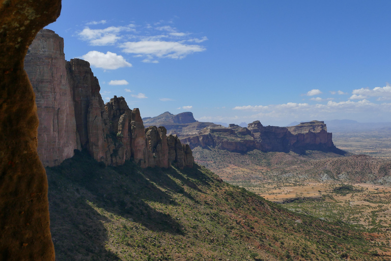 Império histórico de Axum e o impressionante Monte Gheralta.