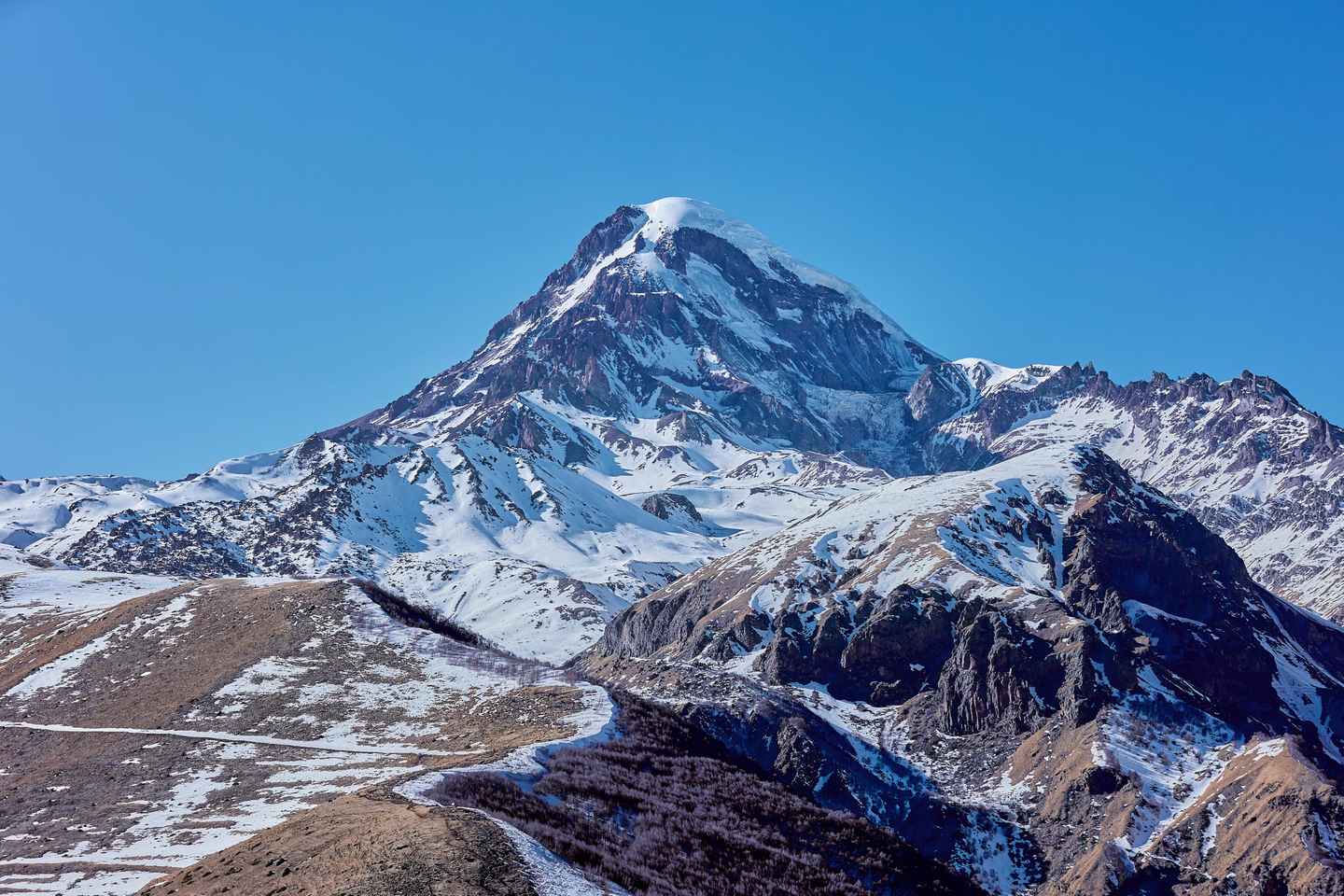 From Tbilisi: Ananuri, Gudauri, and Kazbegi Tour with Guide