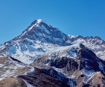Excursion d'une journée à Kazbegi, Ananuri et Gudauri avec un guide