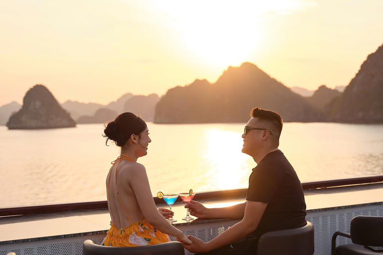 Hanoi: Halong Bay Full-Day Tour with 5-star Diamond Cruise