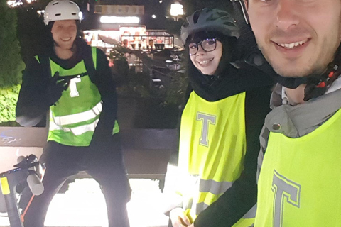Sofia: Tour guidato notturno in scooter elettrici