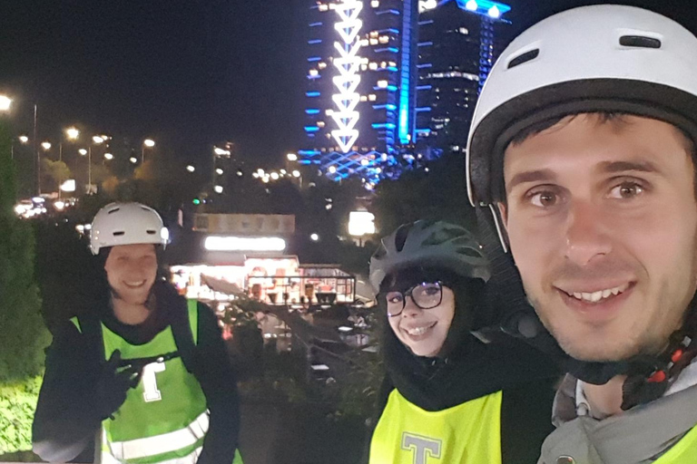 Sofia: Tour guidato notturno in scooter elettrici