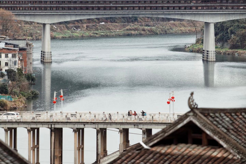 桂林至三江：东村、当地午餐和茶山其他语言的导游