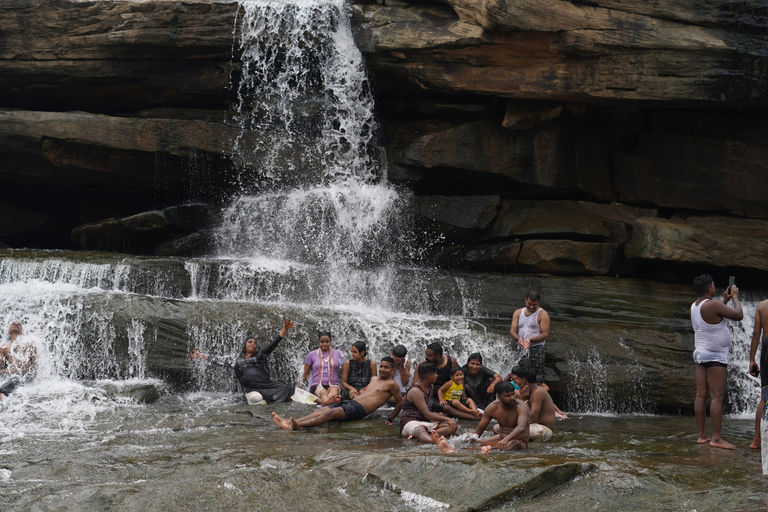 From Varanasi: Rohtas Waterfalls Guided Tour with Meals
