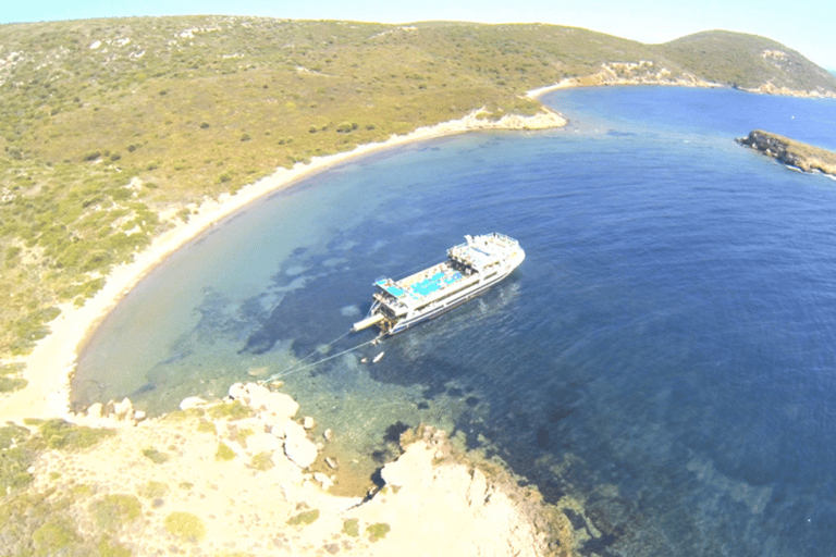 Von Izmir aus: Ganztägige Bootstour um Cesme mit BBQ-Mittagessen