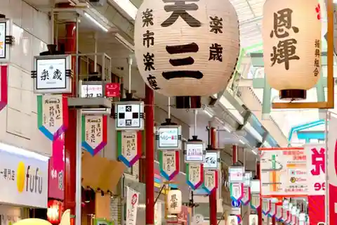 Osaka : Visite guidée dans un musée, une rue commerçante et un sanctuaire