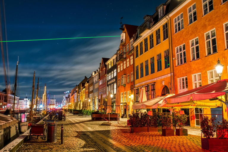 Cata de vinos daneses con guía en Copenhague Nyhavn5 horas: Visita a la Ciudad Vieja y Cata de 6 Vinos con Comida