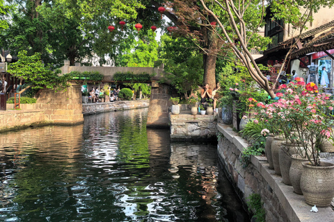 Shanghai: Private Trip to Zhujiajiao Water Town & Yu Garden Group Shanghai Day Tour: Yu Garden, Zhujiajiao & Night Bus 