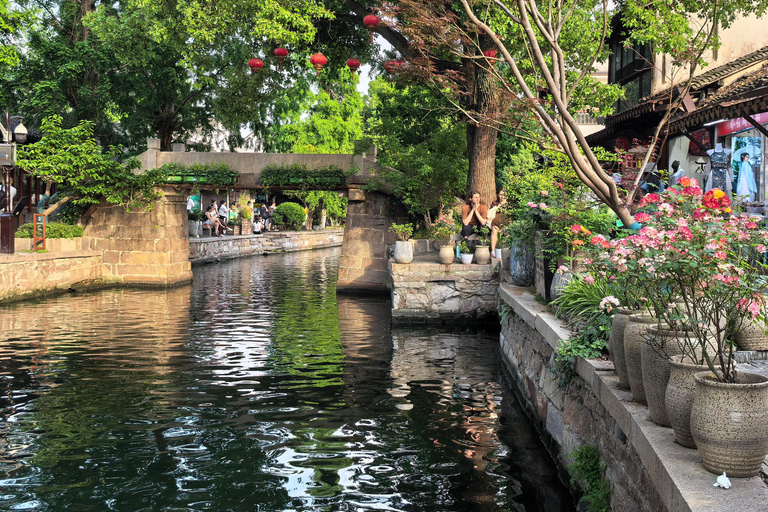 Shanghai: Private Trip to Zhujiajiao Water Town & Yu Garden Group Shanghai Day Tour: Yu Garden, Zhujiajiao & Night Bus 