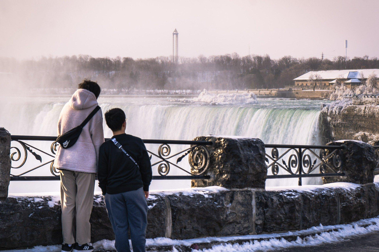 尼亚加拉冬季灯光节之旅，多伦多出发尼亚加拉冬季灯光节之旅（多伦多出发）