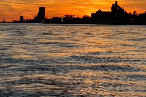 Lisboa:Sunset Sailing Tour at Tagus River with welcome drink