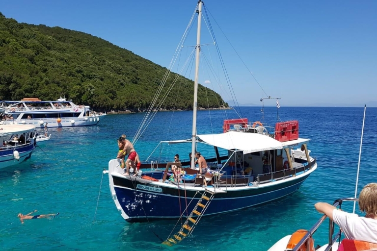 Z Lefkimmi: Wycieczka łodzią do Sivoty i Błękitnej LagunyWycieczki statkiem do Sivota, Błękitna Laguna (z Lefkimmi - Kavos)