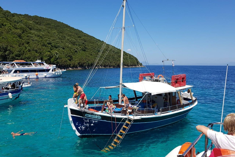 Vanuit Lefkimmi: Boottocht naar Sivota & Blue LagoonSivota - Blue Lagoon privé cruise (van Lefkimmi - Kavos)