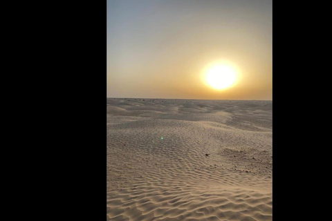 Von Djerba : : Sonnenuntergang und Sternenkriege AT ksar ghilaine