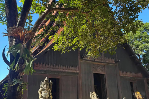 Descobre Chiang Rai: templos, arte e natureza cénicaDiscover Chiang Rai: Temples, Art, and Scenic Nature