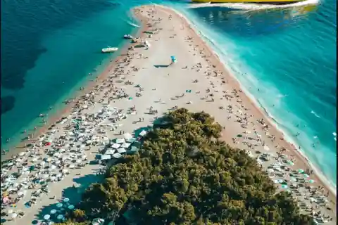 From Omiš: Bol and Golden Horn Beach Boat Trip with Lunch