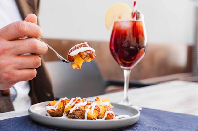 Granada: Gourmet Tapas and Wine Tour