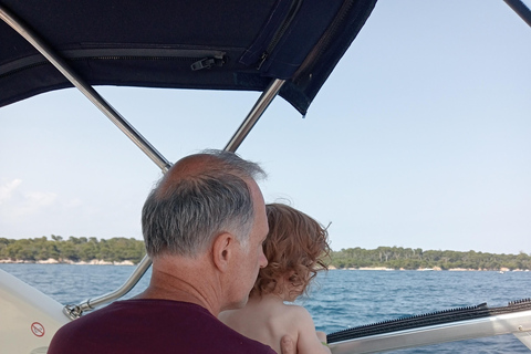 Mandelieu-la-Napoule: Passeio de barco particular com seus filhosMandelieu-la-Napoule: Passeio de barco privado com os teus filhos