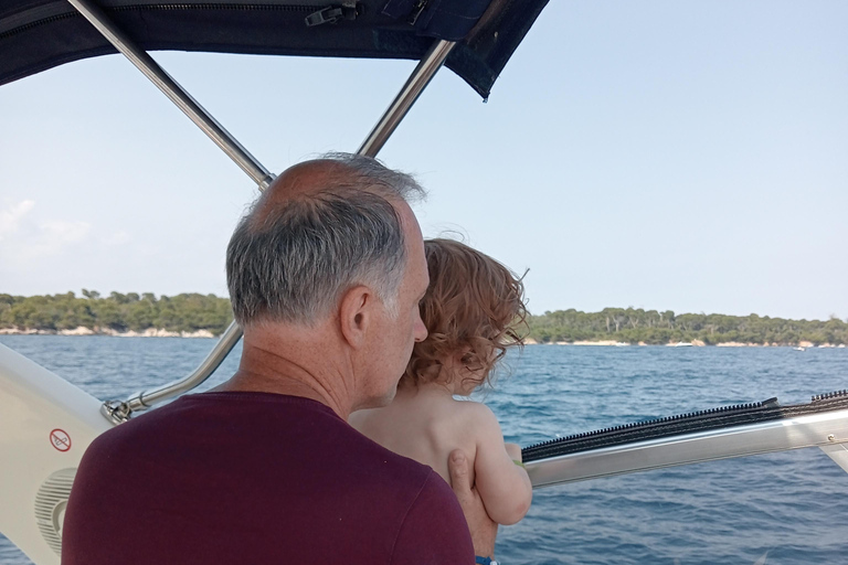 Mandelieu-la-Napoule: Passeio de barco particular com seus filhosMandelieu-la-Napoule: Passeio de barco privado com os teus filhos