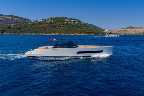 Yalıkavak: Private Yacht Cruise with Lunch & Drinks