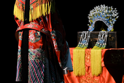 Wuhan: Yellow Crane Tower, East Lake & Hankow Tour