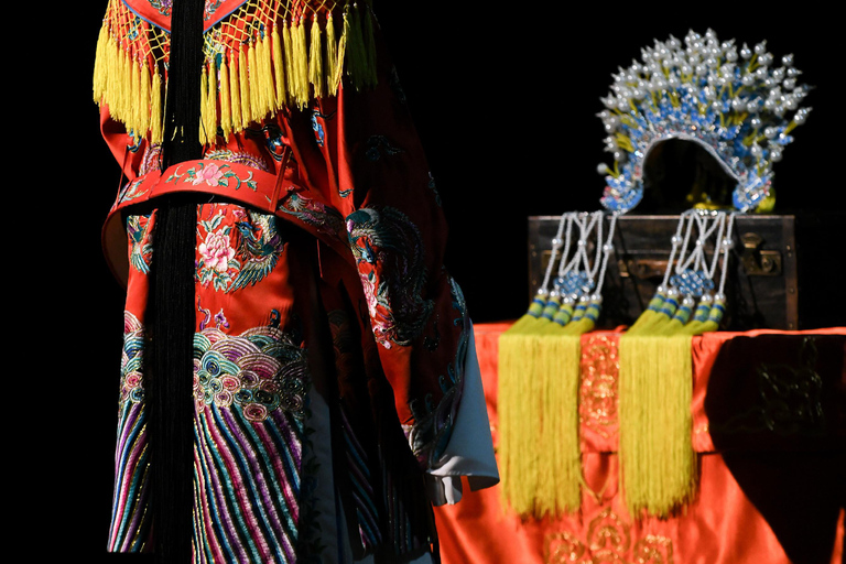 Wuhan: Yellow Crane Tower, East Lake & Hankow Tour