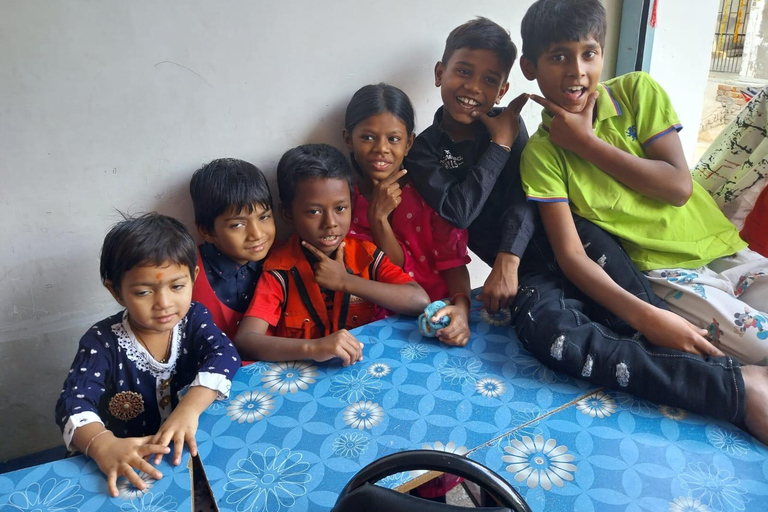 SBB Volunteer abroad at the Educational Centre in Slums SBB Volunteer at an Educational Centre in Slums