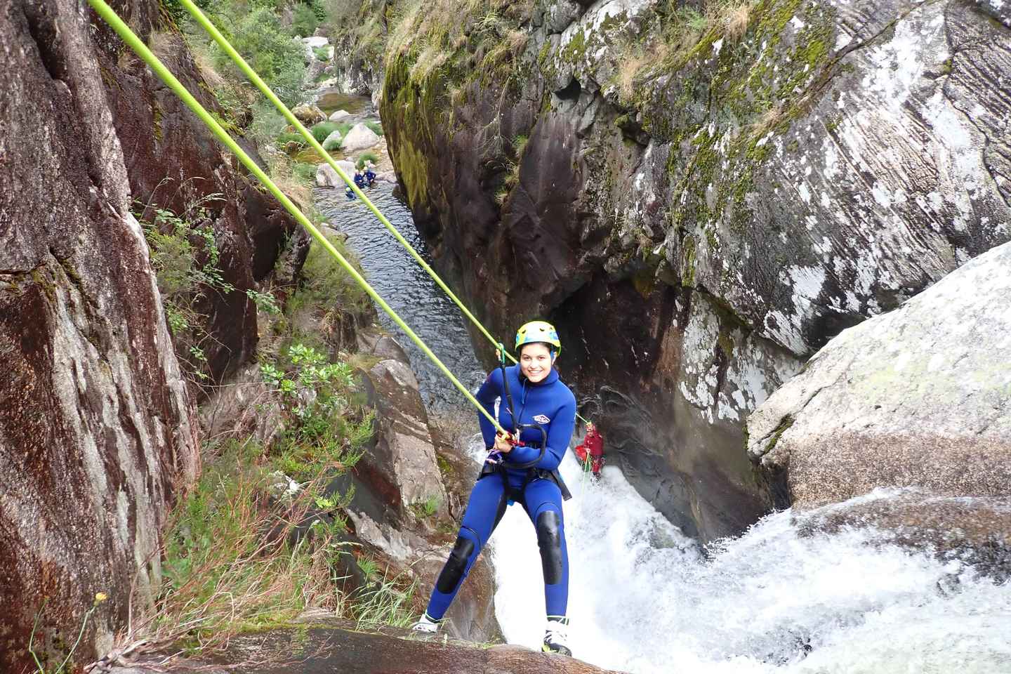 Aventura de barranquismo en el Parque Nacional Peneda-Gerês, Portugal