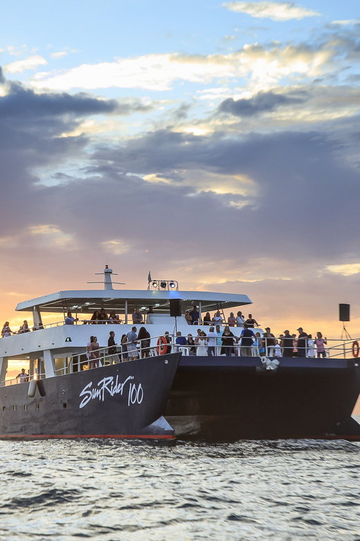 カボ・サン・ルーカス：サンセットディナークルーズ | GetYourGuide