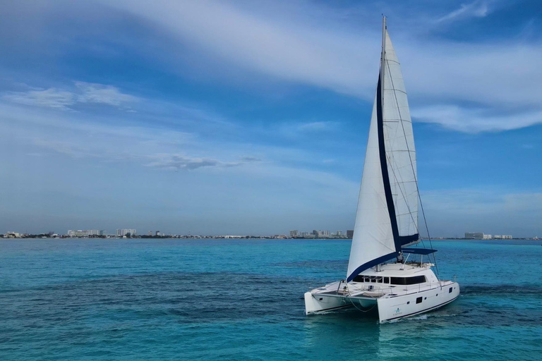 Van Riviera maya; catamaran alleen voor volwassenen naar isla mujeres