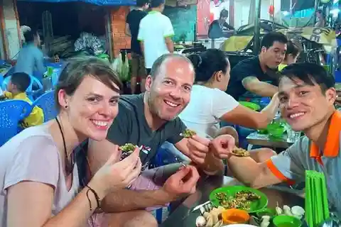 SAIGON UNSEEN & STREET FOOD TOUR (BY MOTOBIKE )