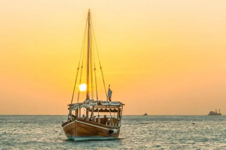 Doha: Sonnenuntergang/Serenade, traditionelle Dau-Bootsfahrt, Dinner-BootsfahrtLuxuriöse Dinner-Bootsfahrt mit Pick &amp; Drop-Service