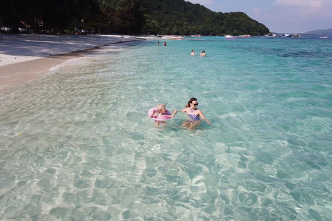 Phuket : croisière privée en hors-bord sur l'île de corailPhuket: location de hors-bord privé sur l'île de corail avec guide