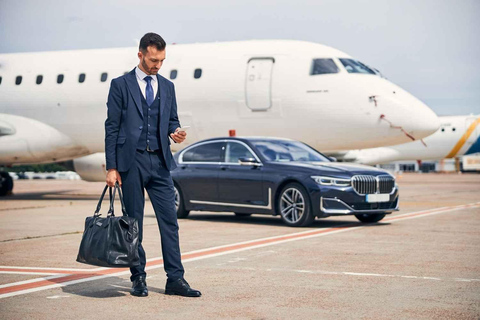 De l'aéroport T-3 de Dubaï à la ville de Sharjah en Mercedes Benz Viano