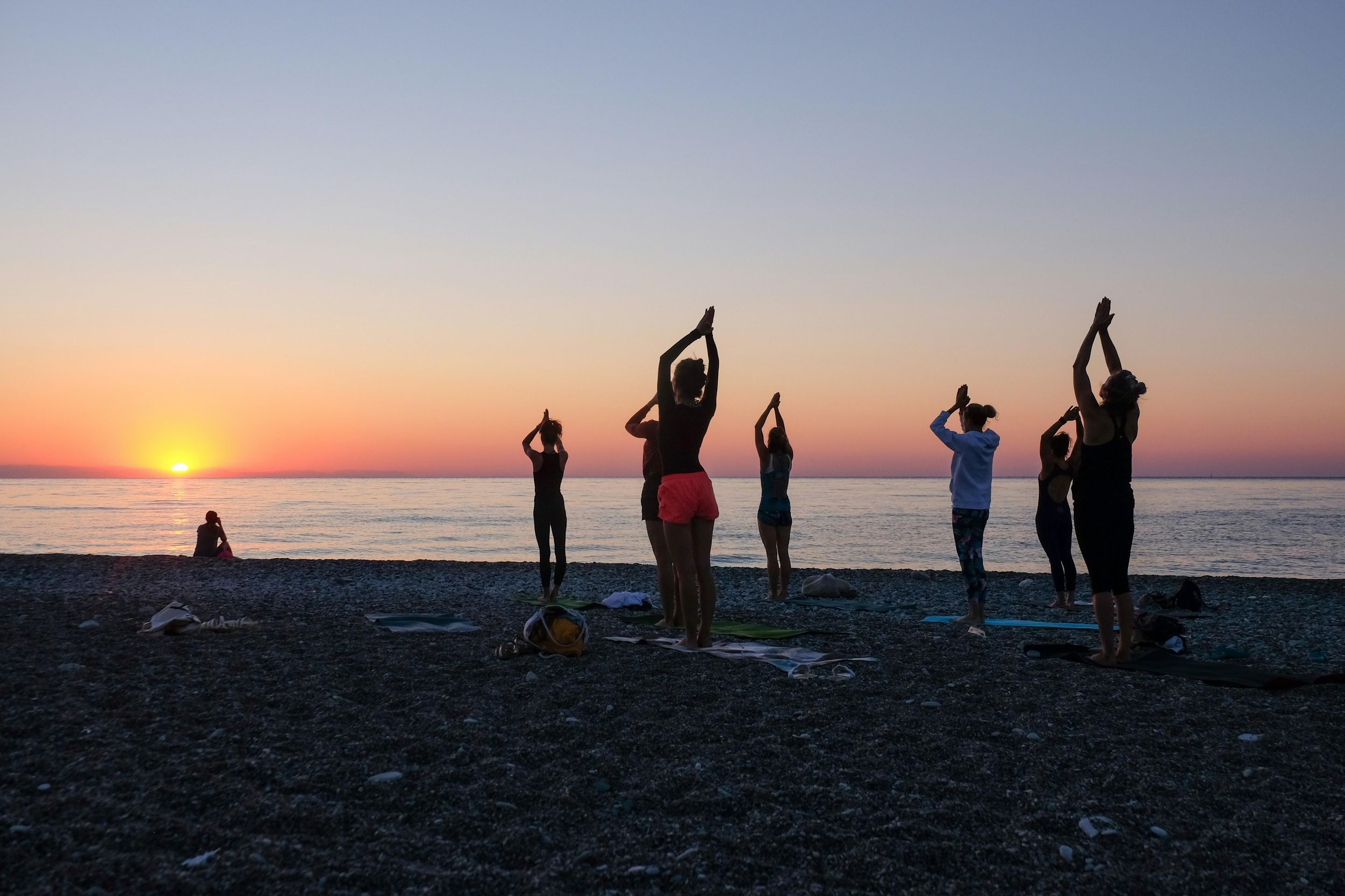 Barcelona: Sunrise Yoga & Breakfast at the beach