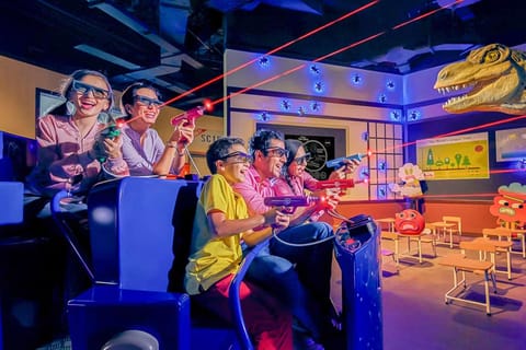 Dubai: IMG Worlds Adventure Tickets with GMC YUKON Transfer