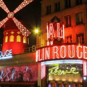 París: tour a pie por Montmartre de noche, espectáculo de cabaré y cena